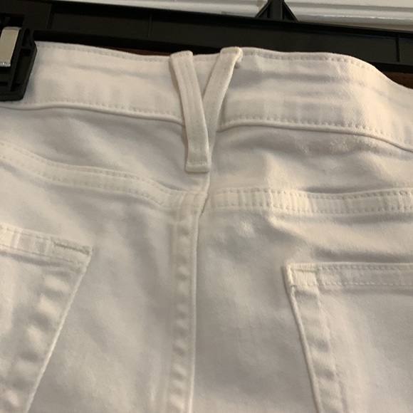 Vineyard Vines - White Jean Shorts - Size 30-NWT - Picture 3 of 9